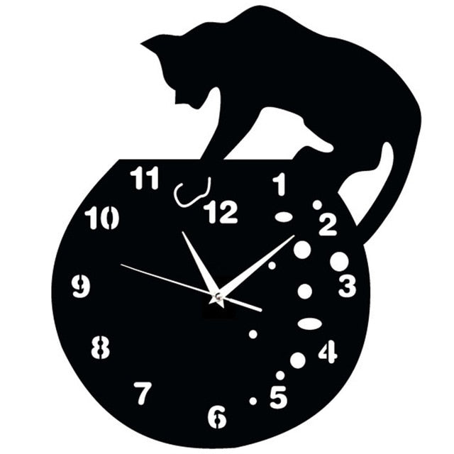 Väggklocka med katt och fiskar motiv