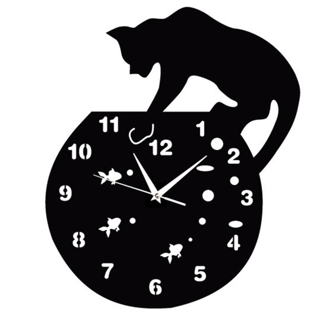 Väggklocka med katt och fiskar motiv